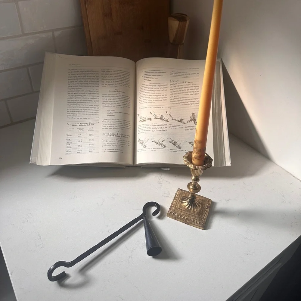 Metal candle snuffer
